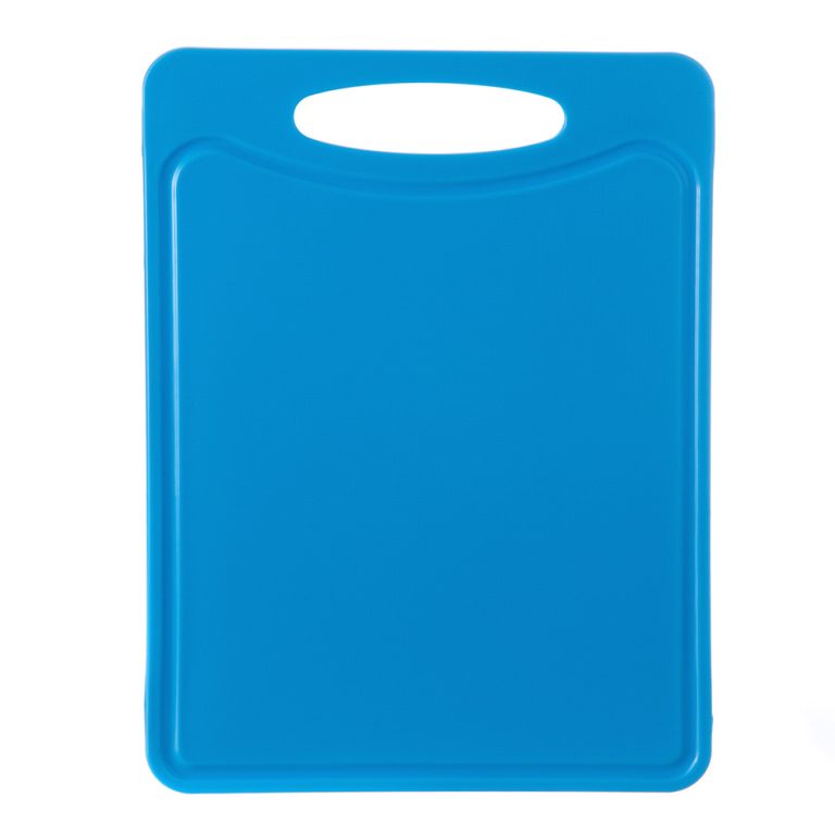 How to clean the plastic cutting board